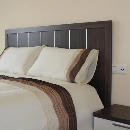 2105-apt 2 Bedrooms, On The Beach, Port View, Pool Manilva