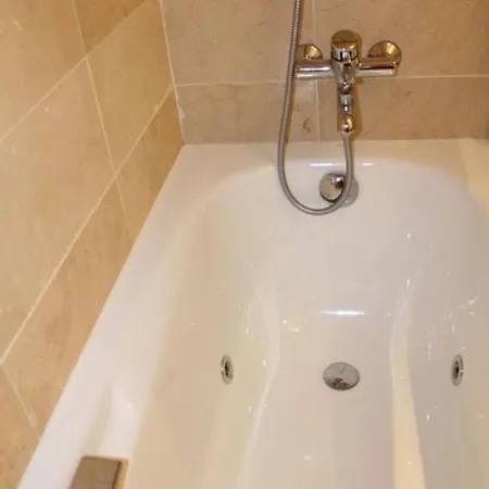 2105-apt 2 Bedrooms, On The Beach, Port View, Pool Manilva