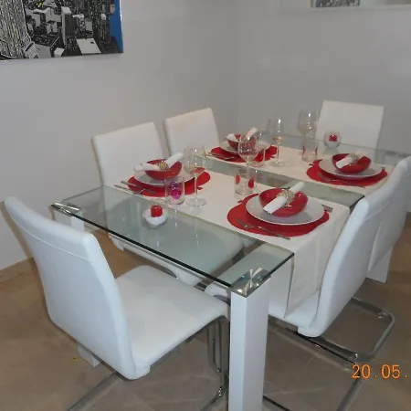 2105-apt 2 Bedrooms, On The Beach, Port View, Pool Lejlighed Manilva